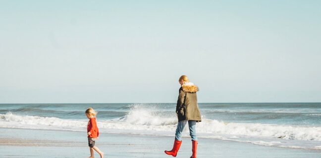 Top 20 Sehenswürdigkeiten von Norfolkinsel für den Familienurlaub Photo Family at beach