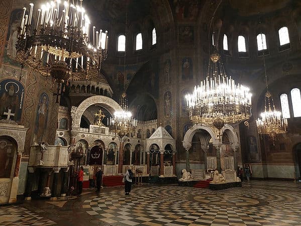 Prunkvoller Innenraum der Alexander-Nevski-Kathedrale