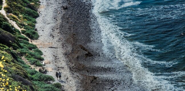 Top 20 Sehenswürdigkeiten von Guinea für den Familienurlaub Photo Family at waterfalls