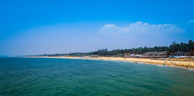 Top 20 Sehenswürdigkeiten von Tokelau für den Familienurlaub Photo Family enjoying beach