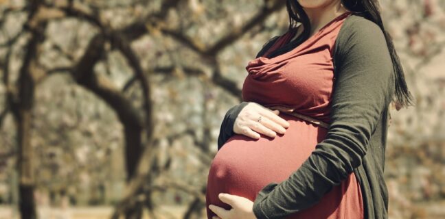 26. ssw. Einfach alles, was Du über die 26. Schwangerschaftswoche wissen musst. Photo Baby bump