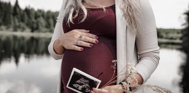 29. ssw. Einfach alles, was Du über die 29. Schwangerschaftswoche wissen musst. Photo Baby bump