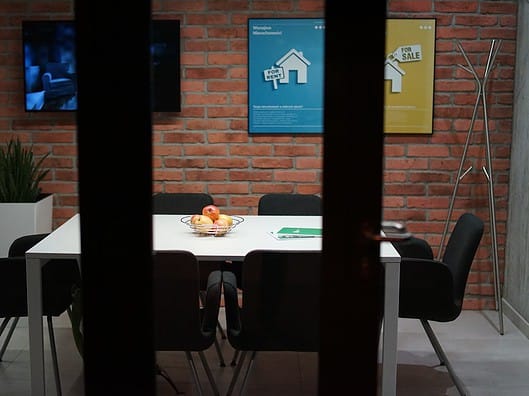 Weiterbildung Kauffrau für Büromanagement: Wie du deine Karriere vorantreiben kannst Photo Office desk