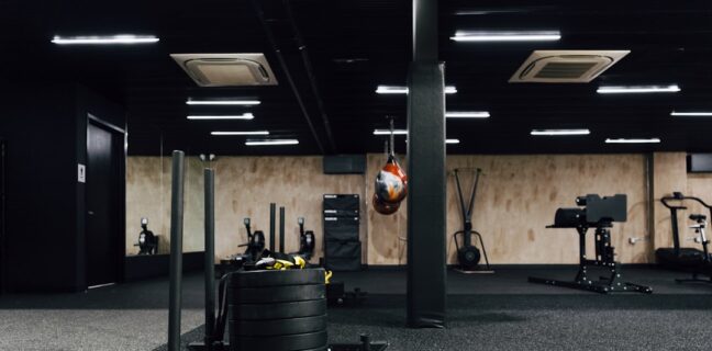 Bist du bereit für eine Ausbildung als Fitnesstrainer? Photo Gym equipment