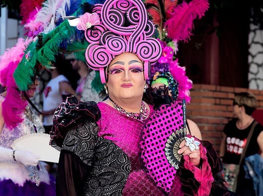 Wie du dein Baby bei Hitze zum Schlafen bringst Photo Fan in nursery