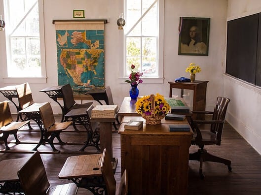 Warum das eingliedrige Schulsystem besser für dich ist Photo Classroom setting