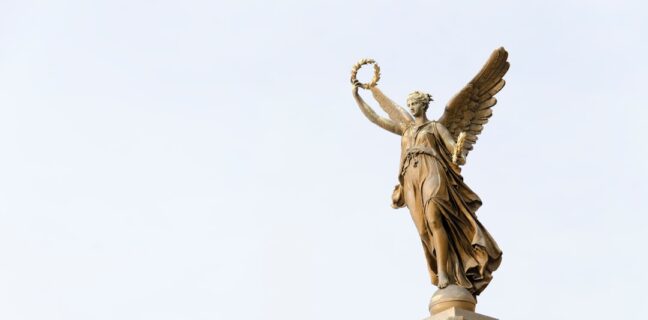 Alles über die Ausbildung zum Steuerberater Photo Tax law books