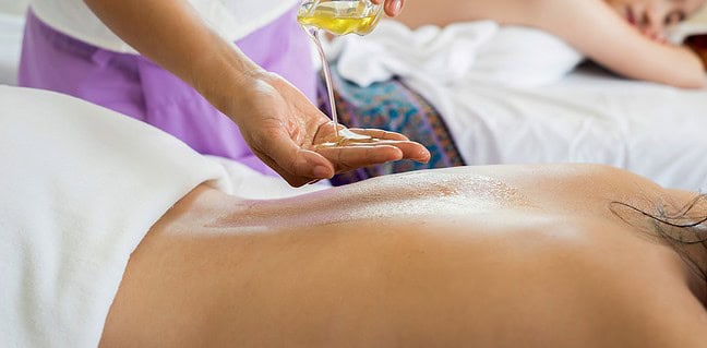 Was ist Dammriss und wie kannst du ihn vermeiden? Photo Perineal massage
