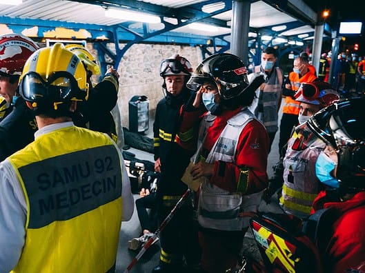 Was du in einem Erste-Hilfe-Kurs lernen solltest Photo First aid kit