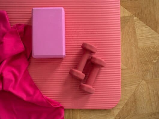 Sport nach Geburt: Wie du wieder fit wirst Photo Yoga mat