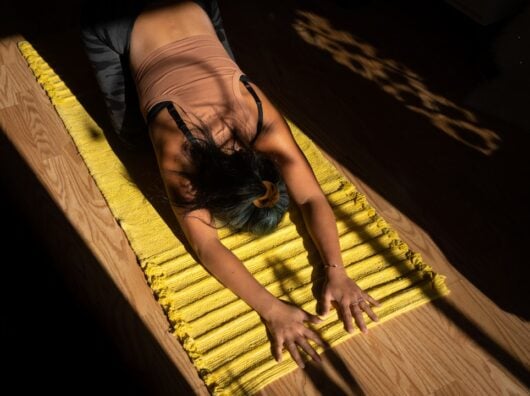 Rückbildung online: Meine Erfahrung und Tipps Photo Yoga mat