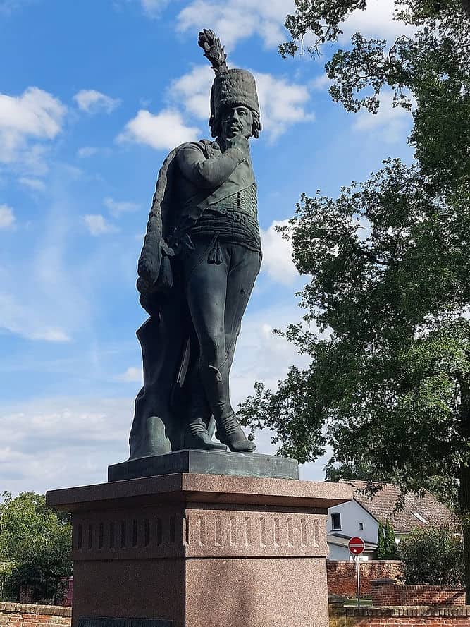 Denkmal des Husarengenerals von Zieten im Garten des Museums