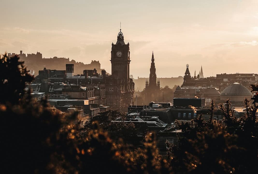 Entdecke Edinburgh: Die besten Sehenswürdigkeiten für dich Photo edinburgh