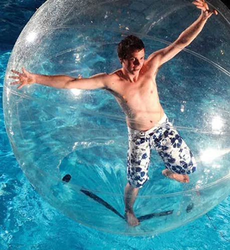 water-balls-pour-marcher-sur-leau père noël