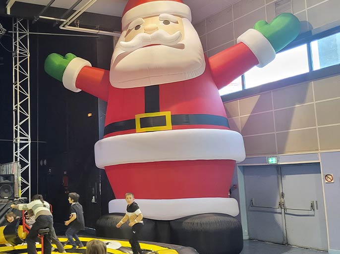 père noël géant gonflable de 7 mètres