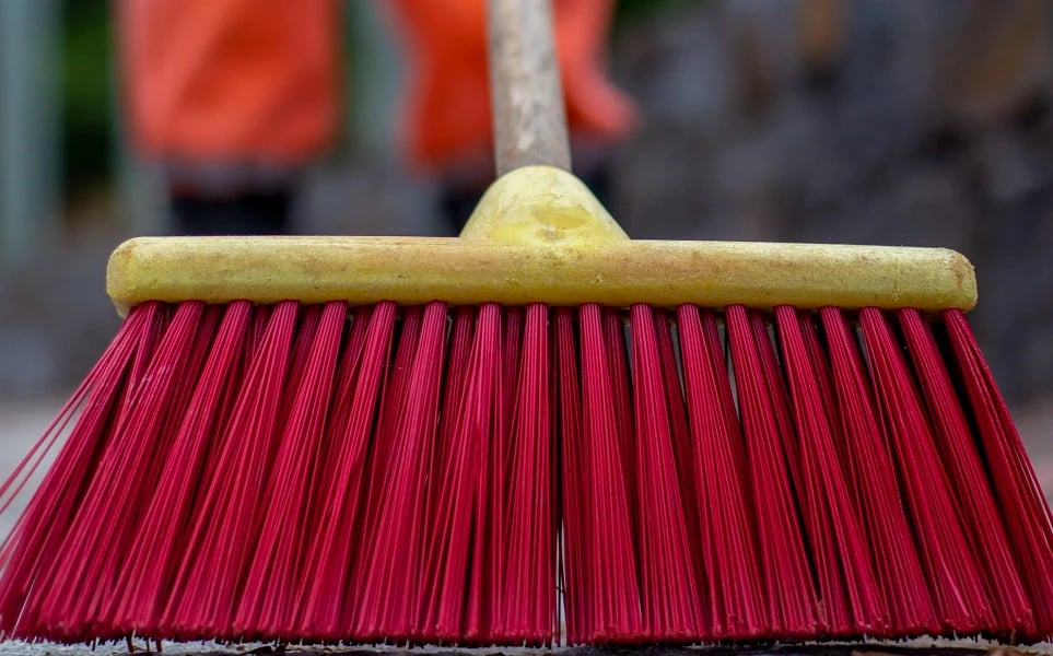 Hogyan toborozzunk takarítónőt egy IT-céghez? takarito munkatars