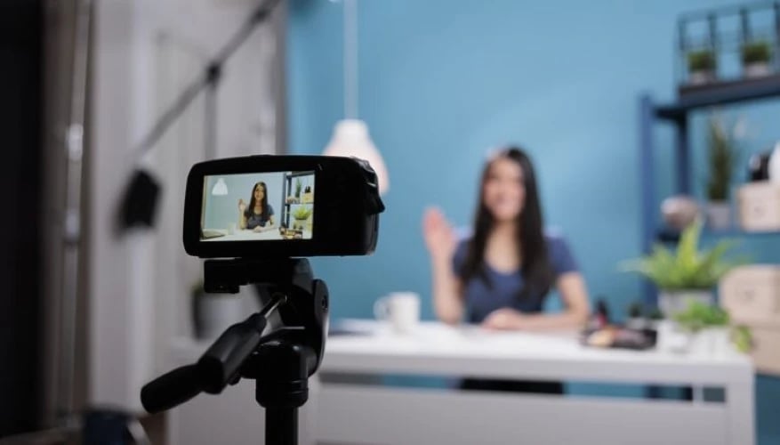 Creating Visually Appealing Social Media Content 1 Creating Visually Appealing Social Media Content for Free