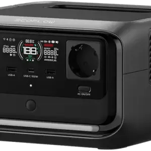 תחנת הכוח הניידת ECOFLOW RIVER 3 Plus בצבע שחור תומכת בטעינה סולארית, כניסה פוטו-וולטאית, תצוגה דיגיטלית ויציאות מרובות.