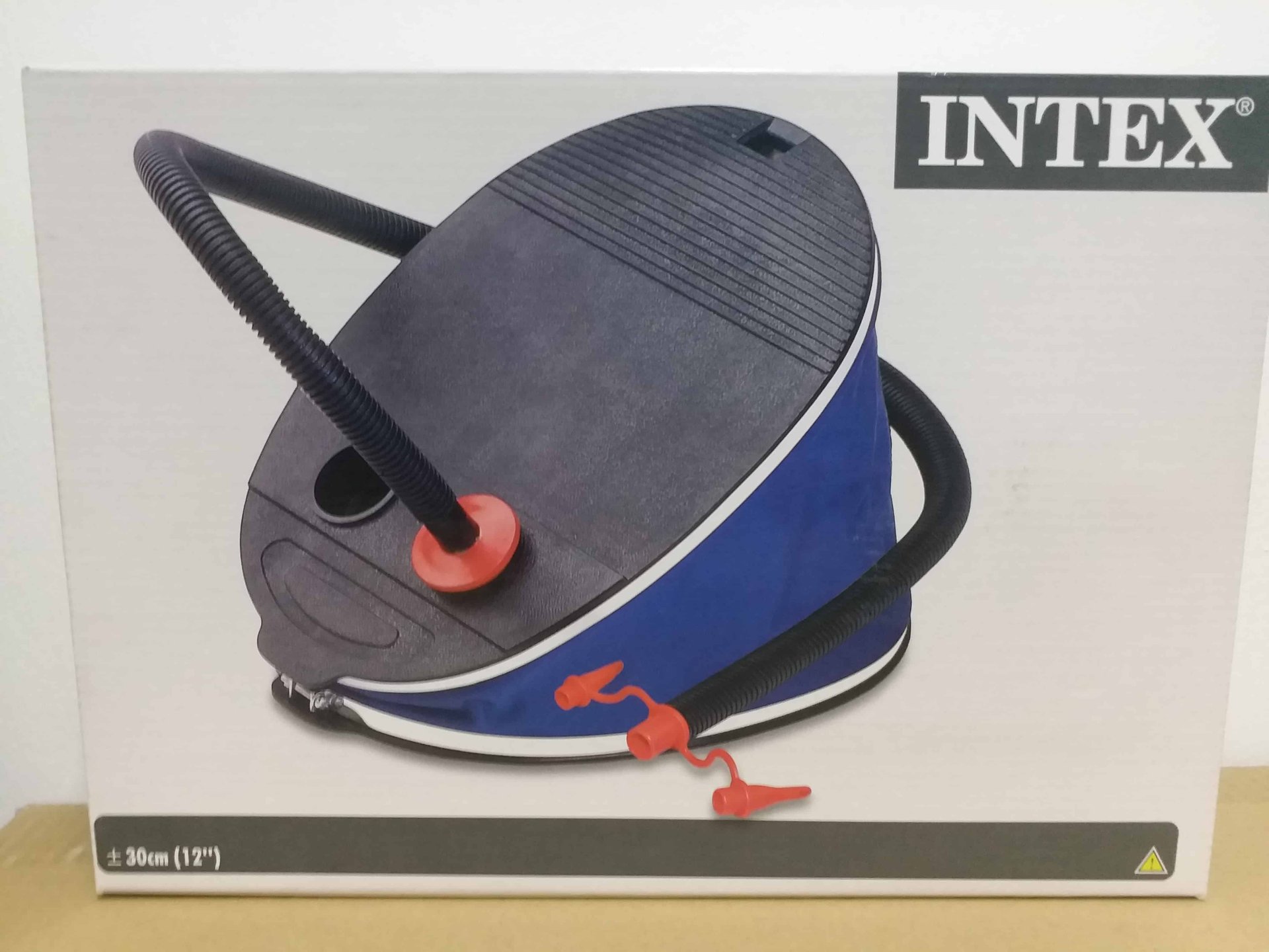 בְּהֶחלֵט! הנה גרסה משוכתבת של הטקסט האלטרנטיבי, המשלבת מילות מפתח והיבטים הקשורים לאנרגיה סולארית, טכנולוגיה פוטו-וולטאית, ייצור חשמל ותשתית אנרגיה מתחדשת: משאבת רגל לניפוח INTEX עם חיבור צינור וצוות, מתאים לשימוש במערכות אנרגיה סולארית ופוטו-וולטאית בקרנים ובתשתיות מתחדשות. האריזה מציגה את המוצר ואת שם המותג בהקשר של הפקת חשמל ירוק ואנרגיה סולארית.