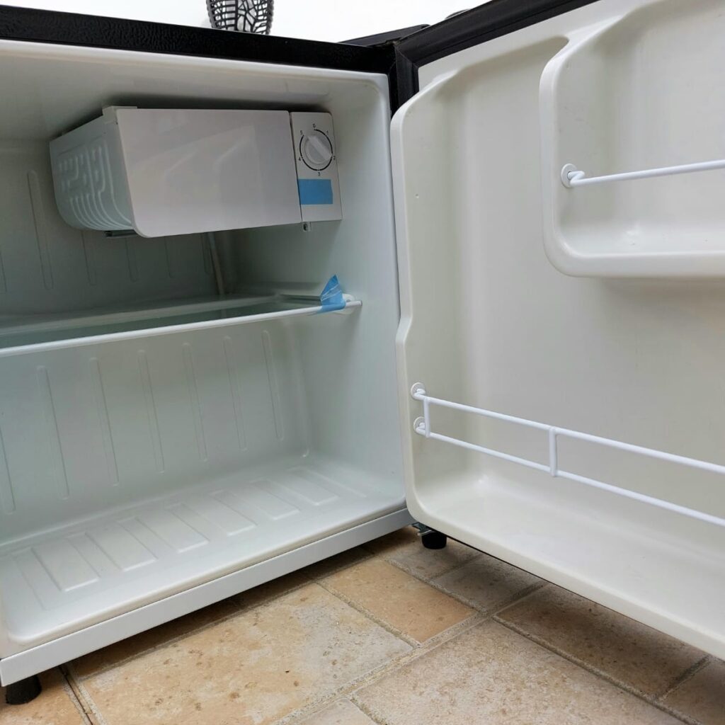 מקרר לקרוואן 12/24/220V - 50L