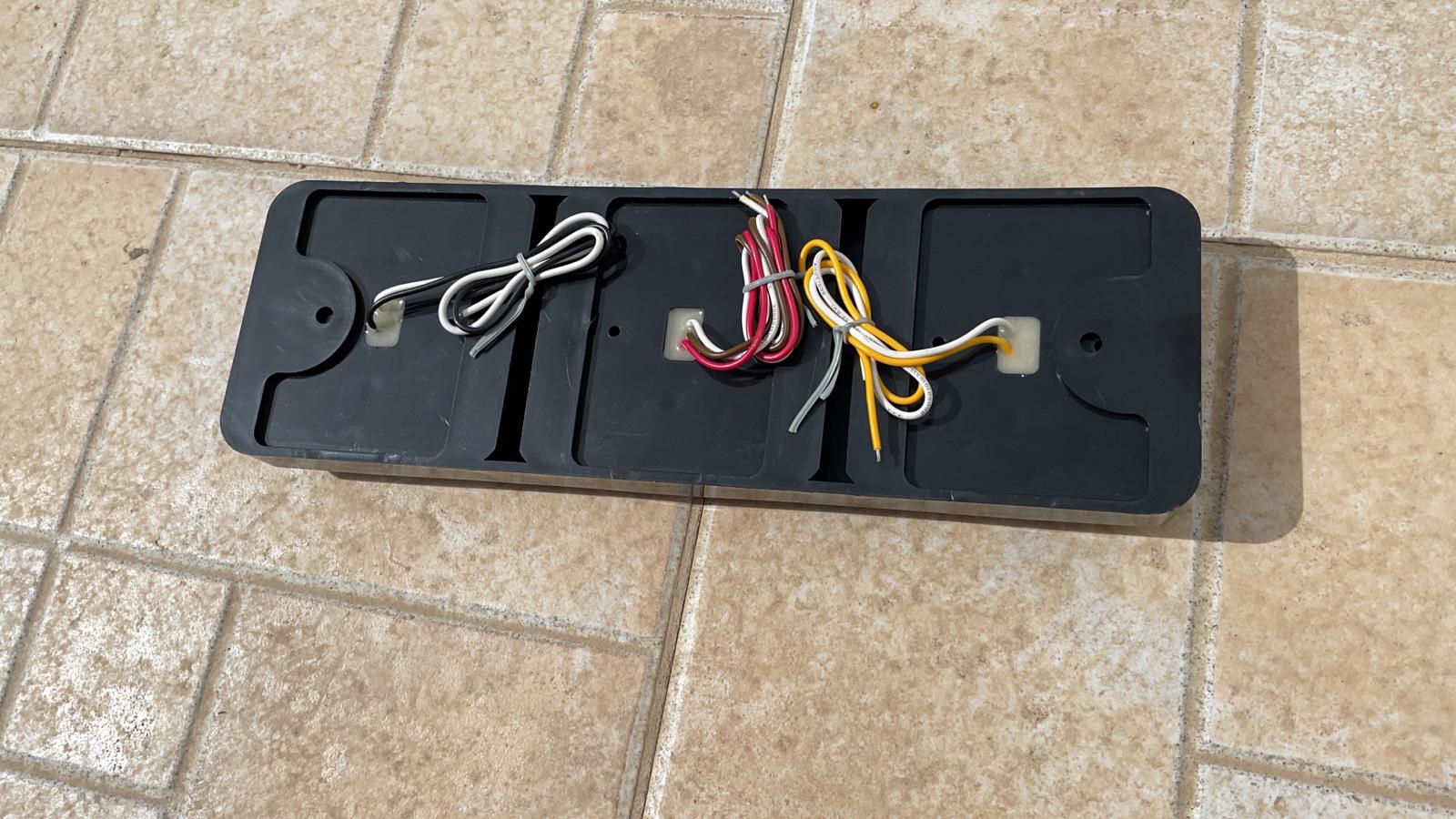 תאורה אחורית לקרוואן/עגלה נגררת