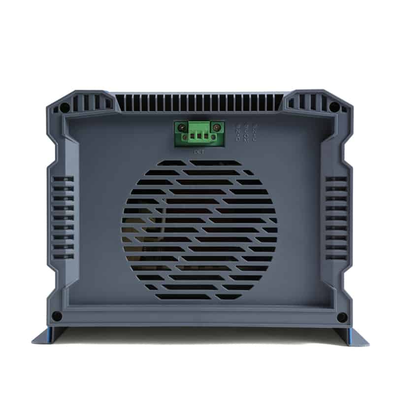 ממיר מתח מכני משולב מטען COSUPER 5000W 24V — מכשיר אפור עם פאנל מאור, פתח אוורור מרכזי ובלוק מסופים ירוק — אידיאלי למערכות אנרגיה סולארית, מתקני פוטו־וולטאיקה, ייצור חשמל מאנרגיה מתחדשת ותשתיות קמפינג או תחנות כוח ניידות.