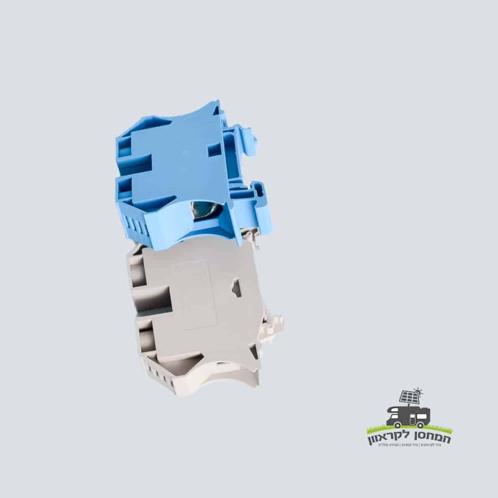 הכיריים 3 ראשים לקרואן - THETFORD 169, מוצג בכחול ואפור עם הדקי חיבור גלויים, מיועד לשילוב עם מערכות אנרגיה סולארית ביתיות וטכנולוגיה פוטו-וולטאית. מושלם לתשתיות אנרגיה מתחדשת וייצור חשמל מחוץ לרשת בתחנות כוח ביתיות, התמונה כוללת גם לוגו עברי קטן בפינה הימנית התחתונה.