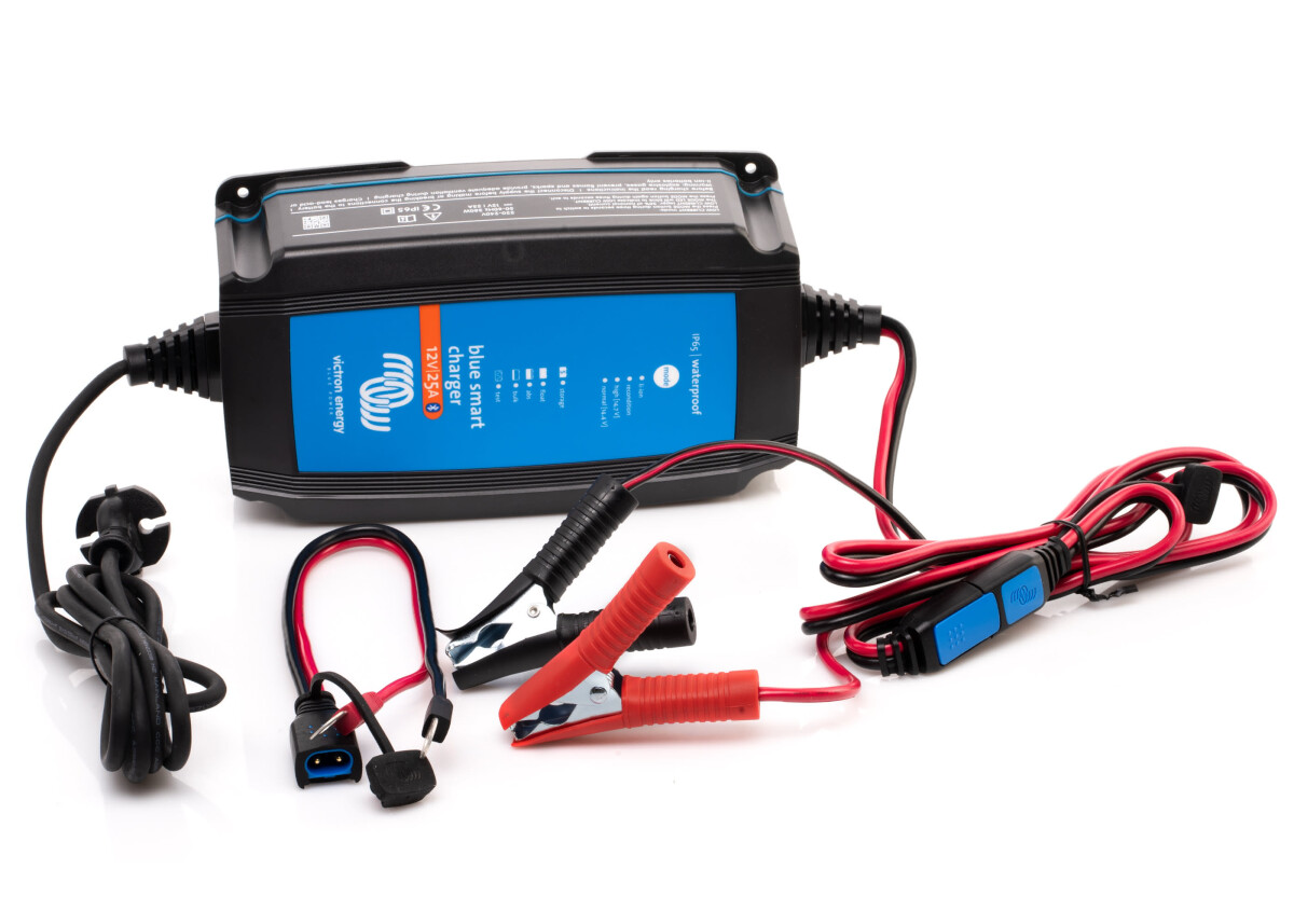 מטען מצברים - VICTRON IP65 - 12V 25A