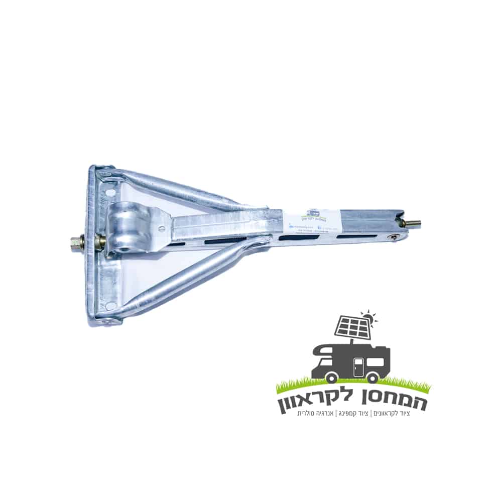 מייצבת לקרוואן בעלת מבנה משולש מוצגת על רקע לבן, לצד לוגו של משאית עם פאנלים סולאריים וטקסט בעברית—פתרון מושלם להפקת חשמל נקי בקרוואנים באמצעות טכנולוגיית פוטו-וולטאית, תשתיות אנרגיה מתחדשת יוניידות לקמפינג ולמטיילים שמעדיפים מקור כוח סולארי לרגליים.