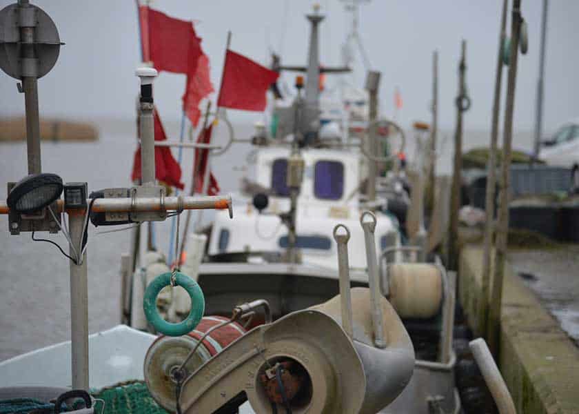 Tyskerhavnen i Hvide Sande - joller med bøjerne og garnene er klar til at stævne ud på fjorden på fiskeriet igen