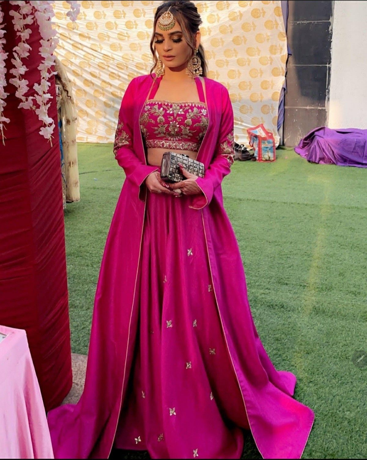 The Two-Tone Dupatta with Pink Banarasi Lehenga