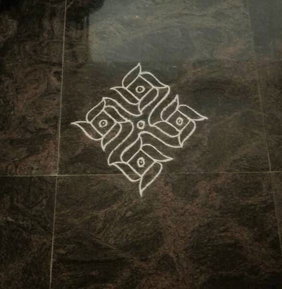Small Rangoli with 6 dots