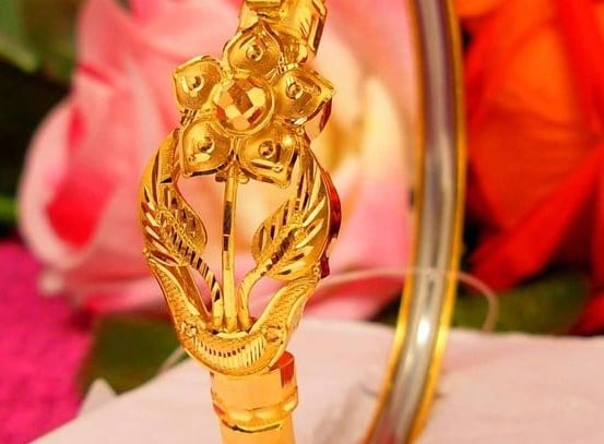 Flower Gold Bangle Design