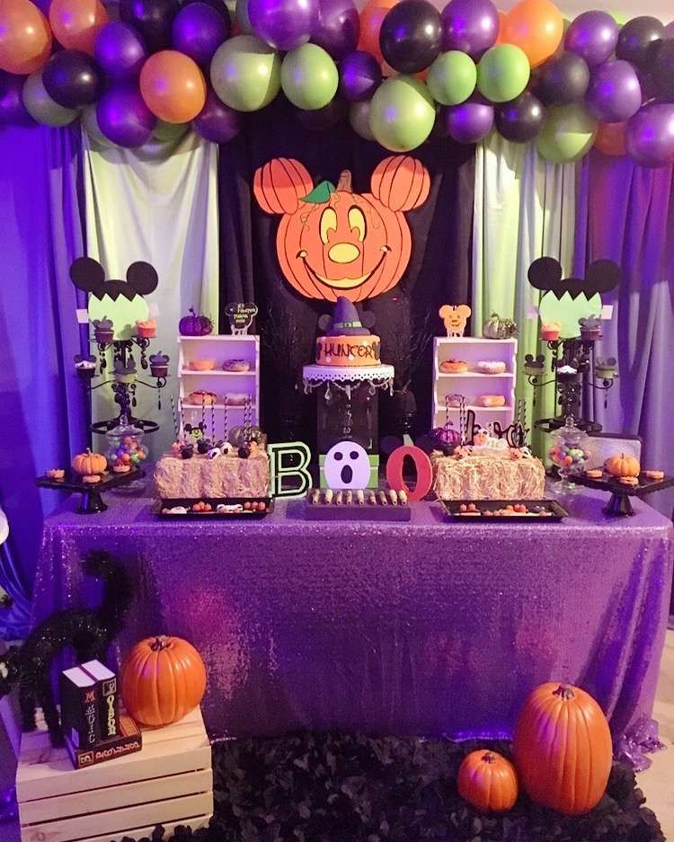 The Costume Birthday Room Decoration Idea