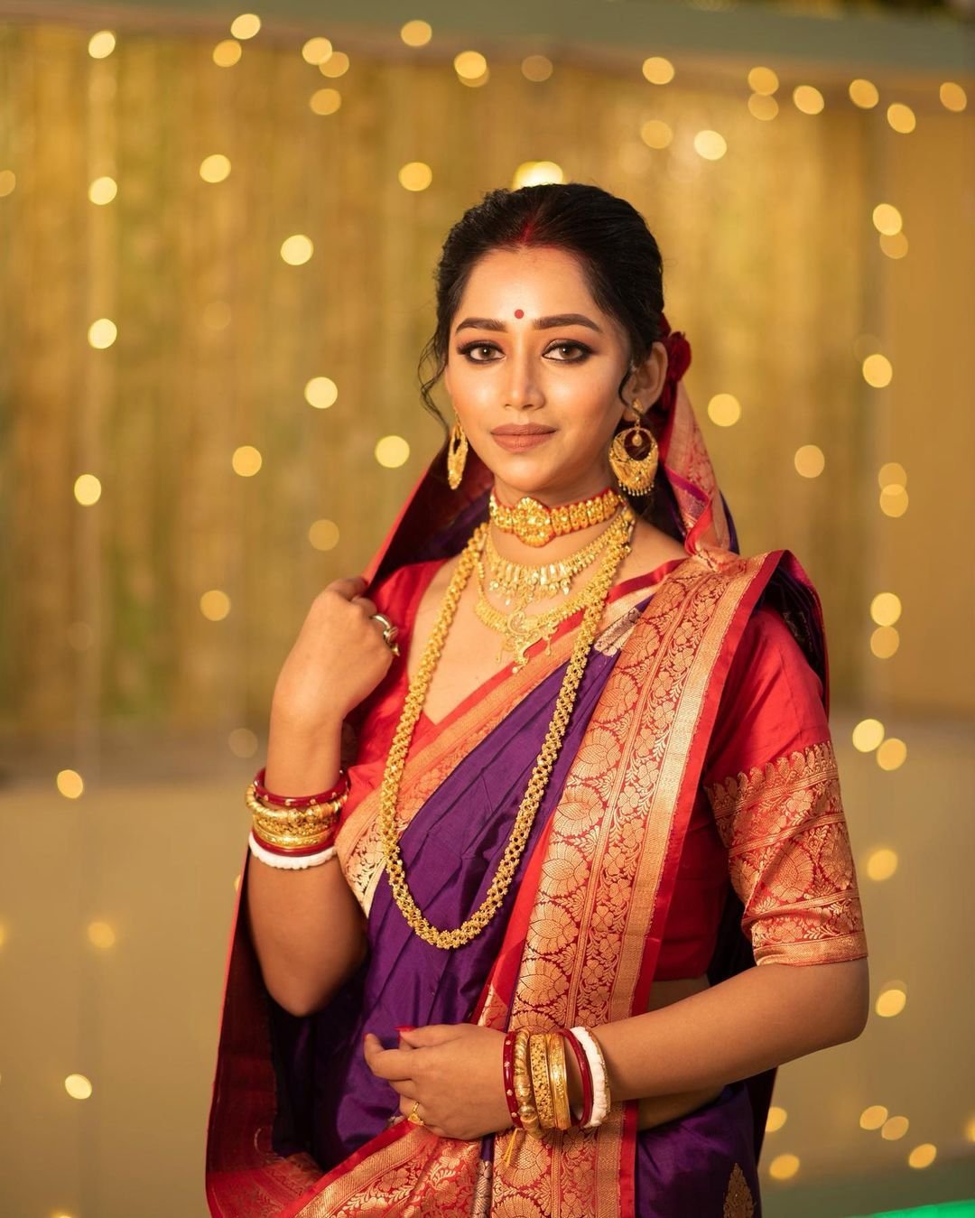 Portrait Style Bengali Bridal Photoshoot Poses