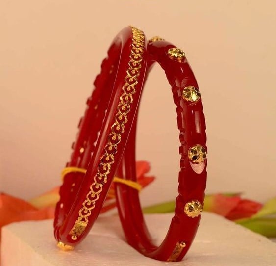 Gold Bengali Pola Design for a Bride