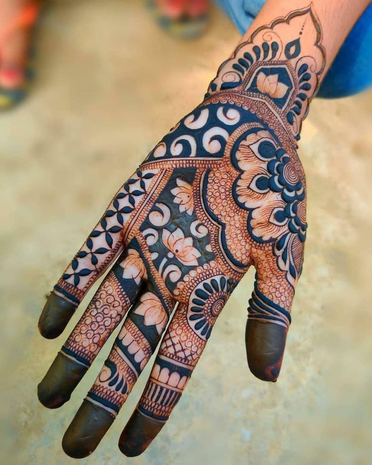 Stylish Mehndi Design for Wedding Ceremony