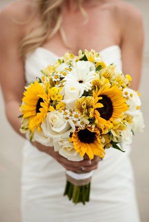 Summer Meadow Bridal Bouquets: Roses and Daisies