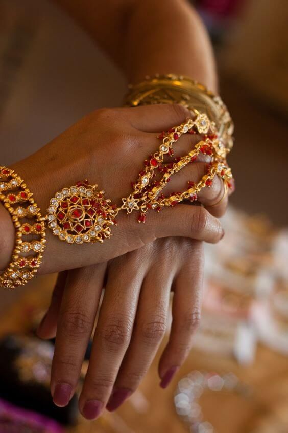 ‘Chakrakari-Navaratna’ Hathphool for South Indian Brides