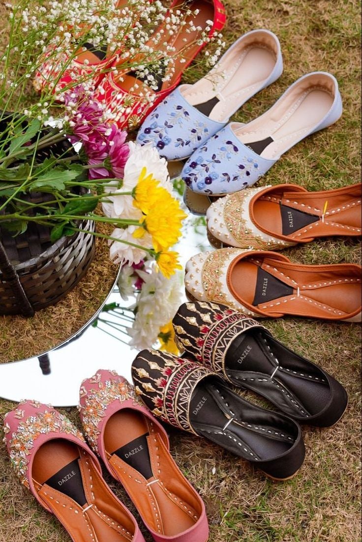 Top 10 Beautiful Bridal Punjabi Jutti Designs