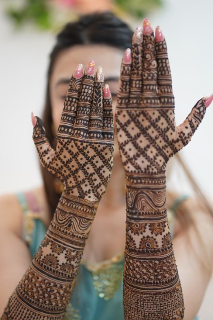 Teeny-Tiny Dotes Mehndi Dubai Design,Dubai Mehndi Designs