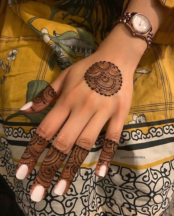 Haath-Phool Finger Henna Design