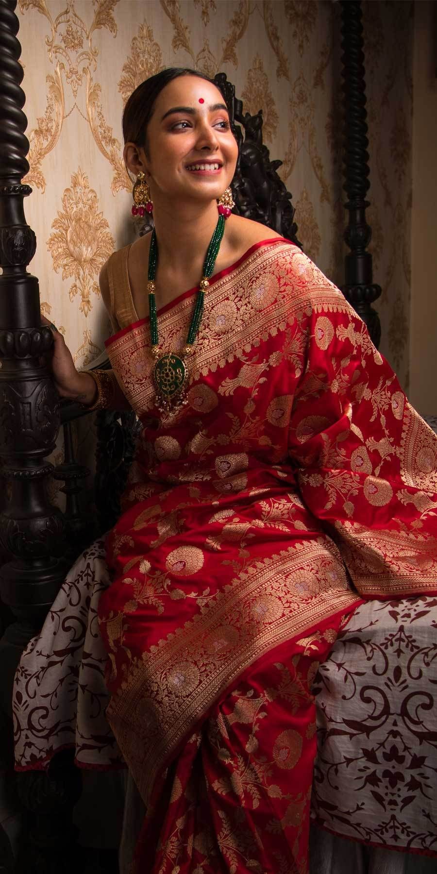 Modern Bengali Wedding Saree in Red Embroidery
