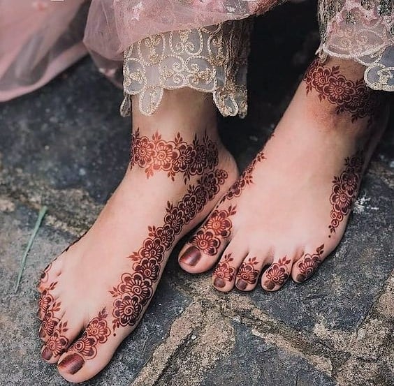 Foot Mehndi Design on Fingertips