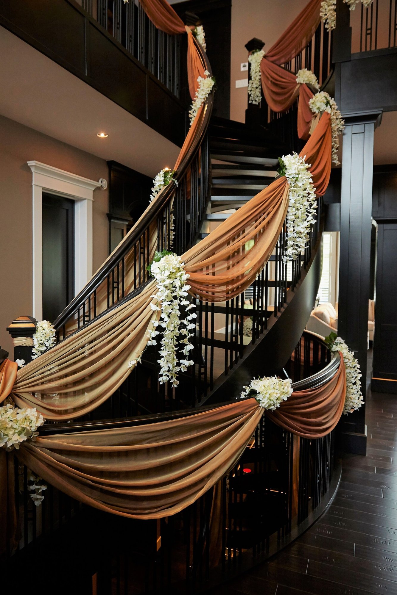 Top 10 Creative Hacks for a DIY Wedding Home Decoration Top 10 Creative Hacks for a DIY Wedding Home Decoration