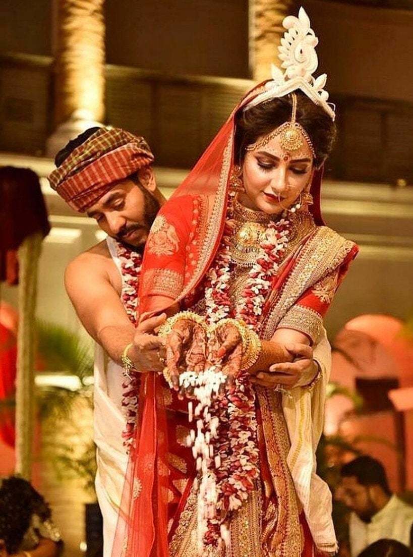 Throwing Rice in the Pyre Bengali Bridal Poses