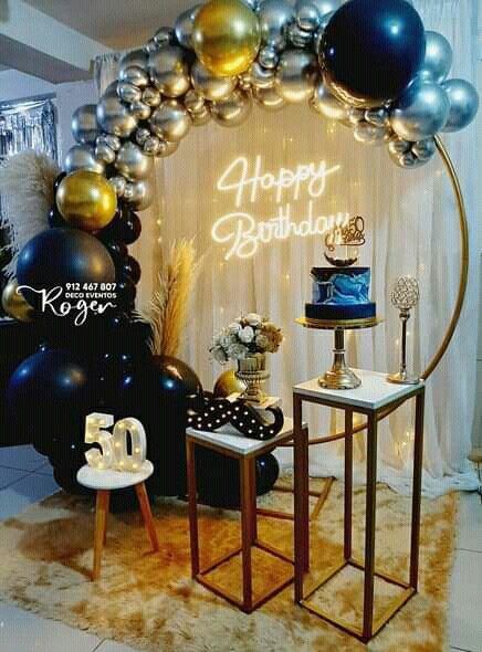 The Bumble Bee Stage Balloon Decoration Idea