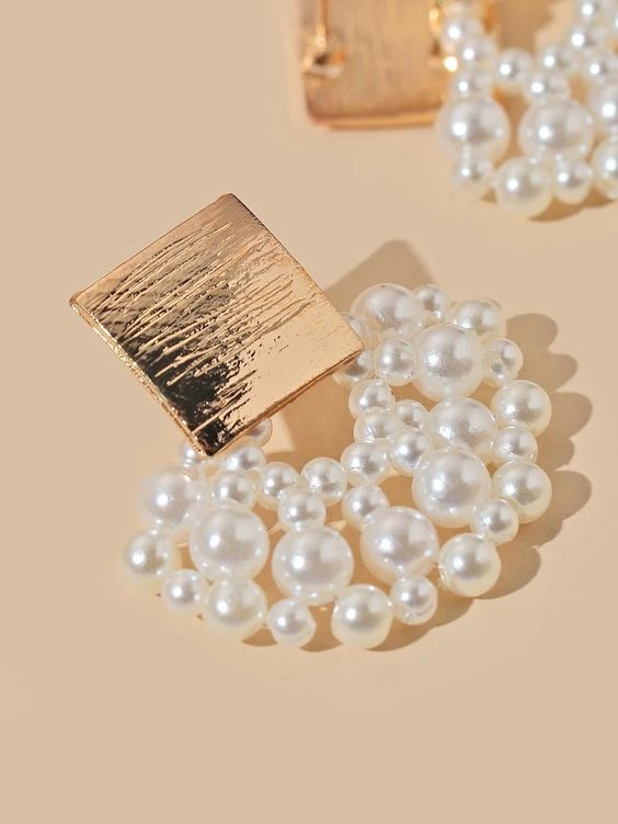 Classy Ear Studs in Pearl Set