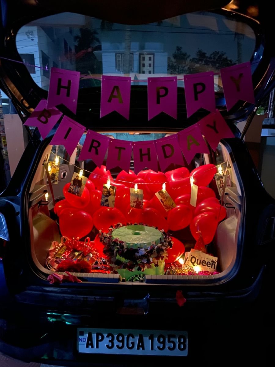 Queen’s Party Car Decoration for Birthday