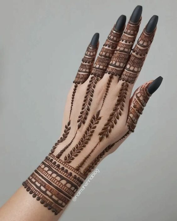 Long Chain Mehndi Design